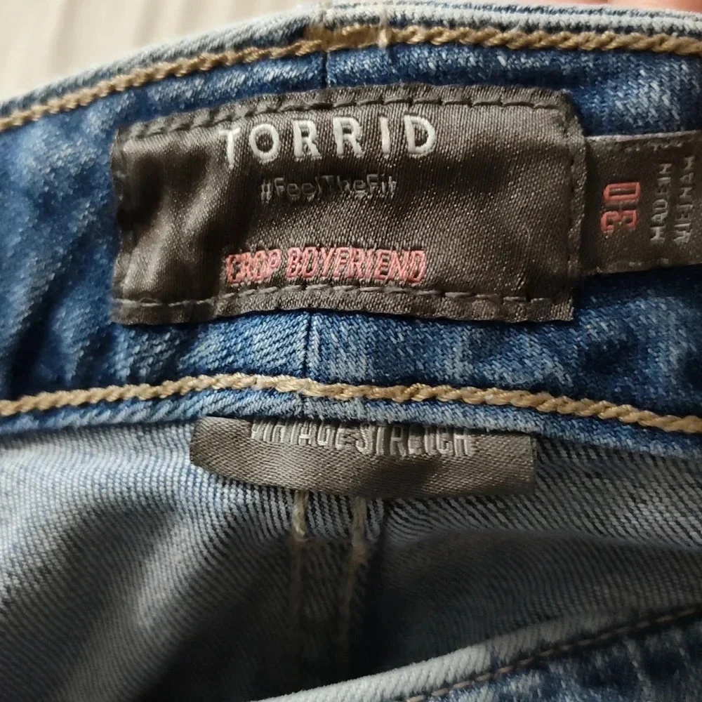 Torrid Crop Boyfriend Straight Vintage Stretch Mid-Rise Jean Size 30 - Picture 4 of 5